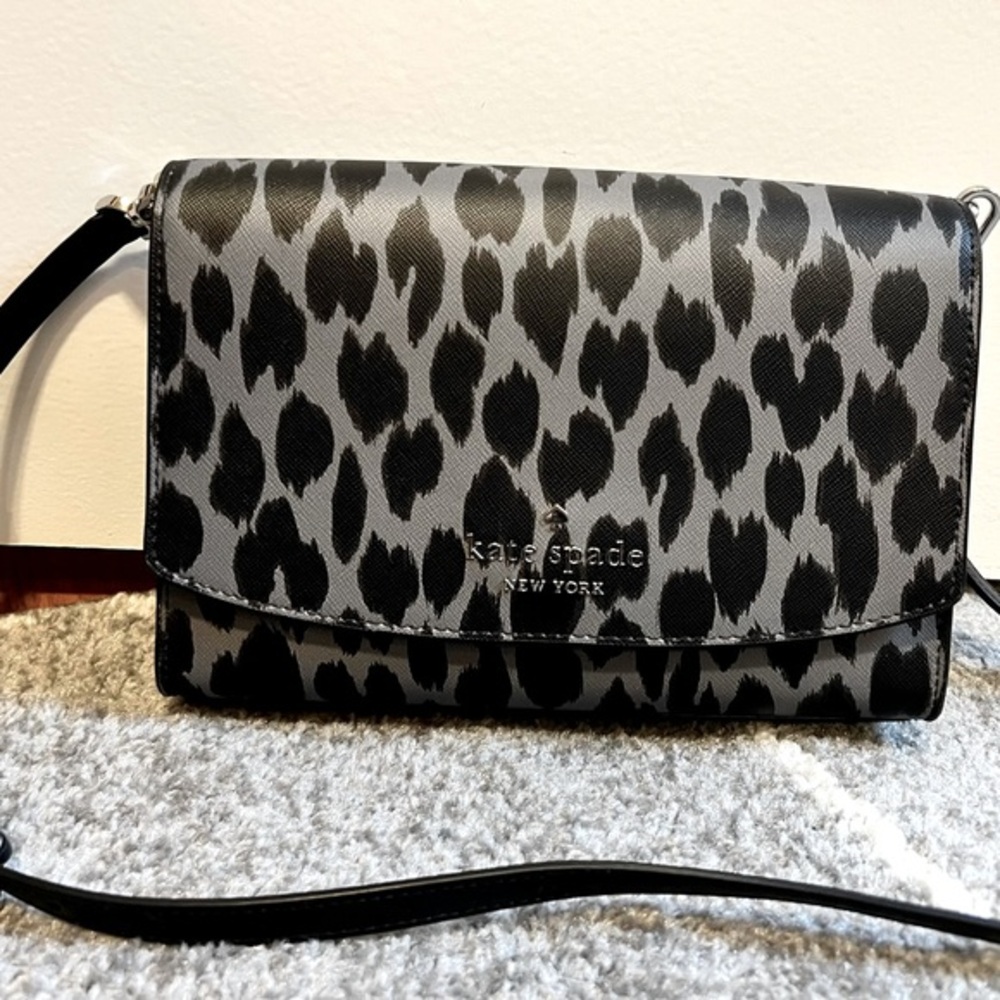 *LIKE NEW* ♠️ Kate Spade ♠️ leopard crossbody with chain